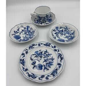 Blue Onion Blue & White 5pc Lot Cup & Saucer, Dessert Plate & Fruit Bowl